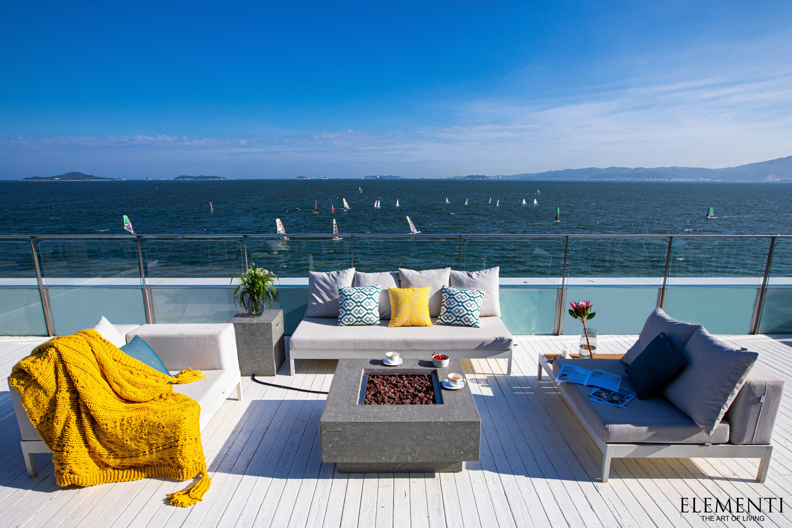 Elementi Manhattan Fire Table